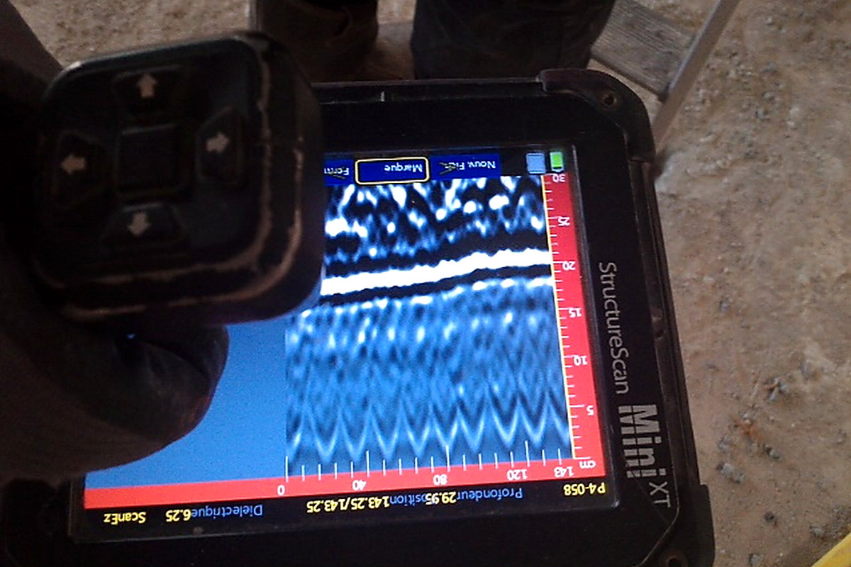 Détection d'armatures par scanner à béton lors d'un diagnostic